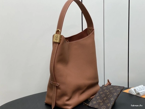 LOUIS VUITTON Jh-31*35*18CM Low Hobo Key 0205